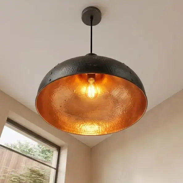 Pendelleuchte mit gehämmerter Kupferkuppel — 60cm