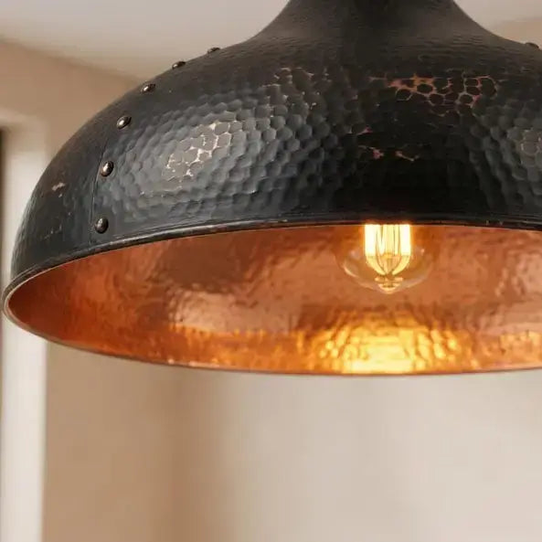 Pendelleuchte mit gehämmerter Kupferkuppel — 60cm