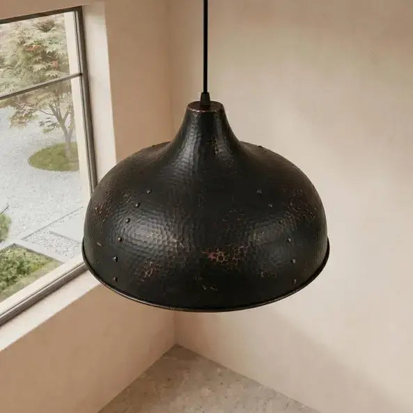 Pendelleuchte mit gehämmerter Kupferkuppel — 60cm